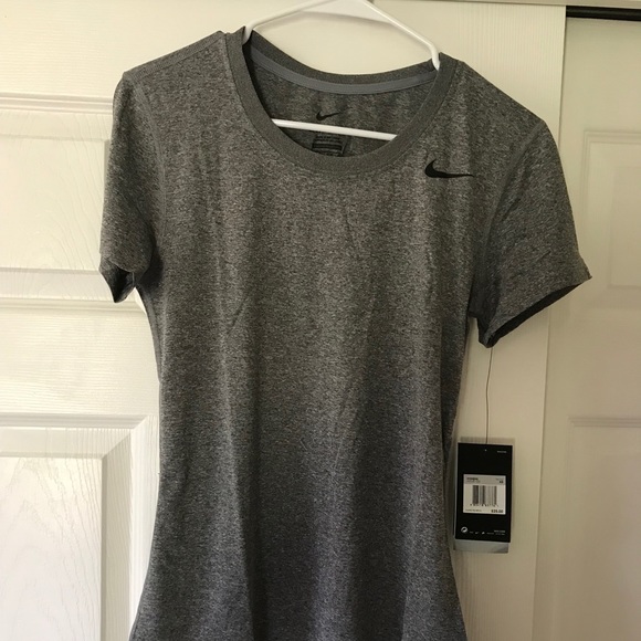 Nike Tops - Women’s Nike dri fit tee
